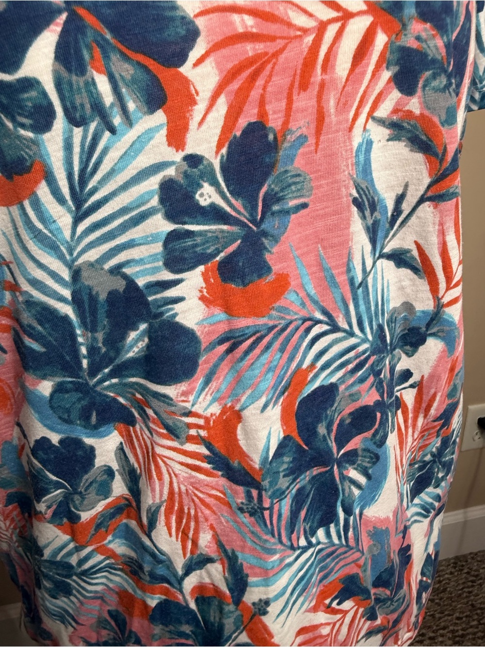 Stella Parker Tropical V-Neck Short Sleeve Tee in Coral & Navy size XL - Picture 7 of 8
